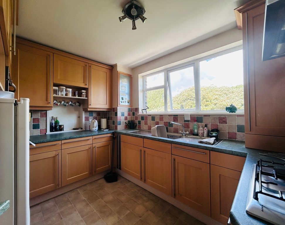 Property photo 3 of 10 Kitchen