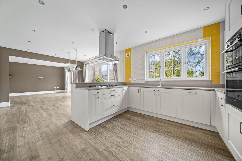 Property photo 2 of 31 Picture No. 21