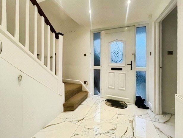 Property photo 2 of 15 Picture No. 12