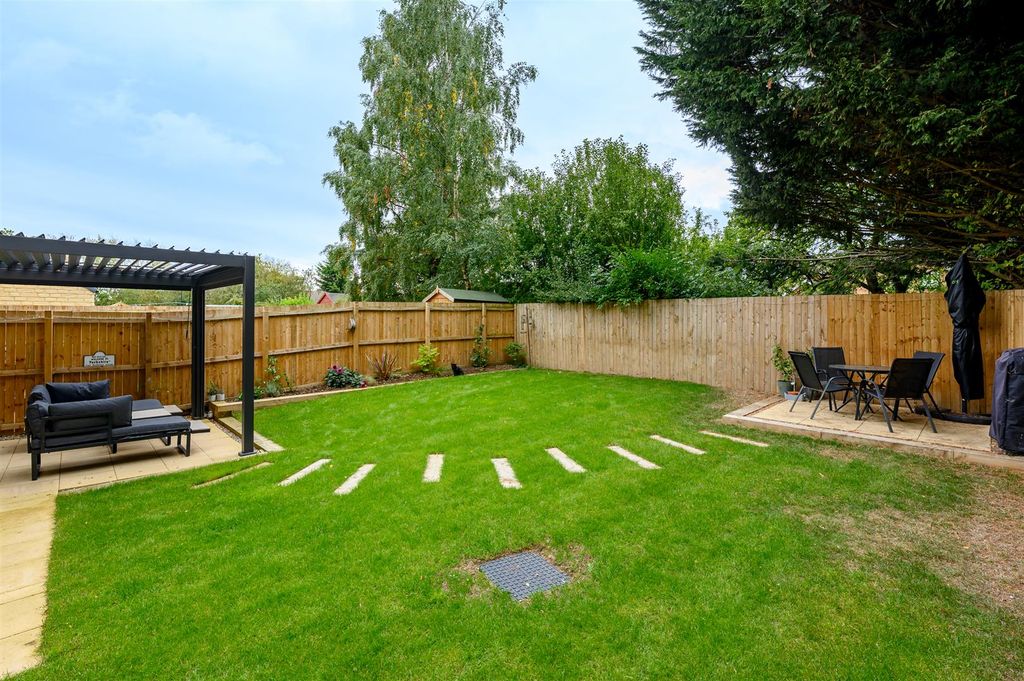 Property photo 2 of 16 Garden 1