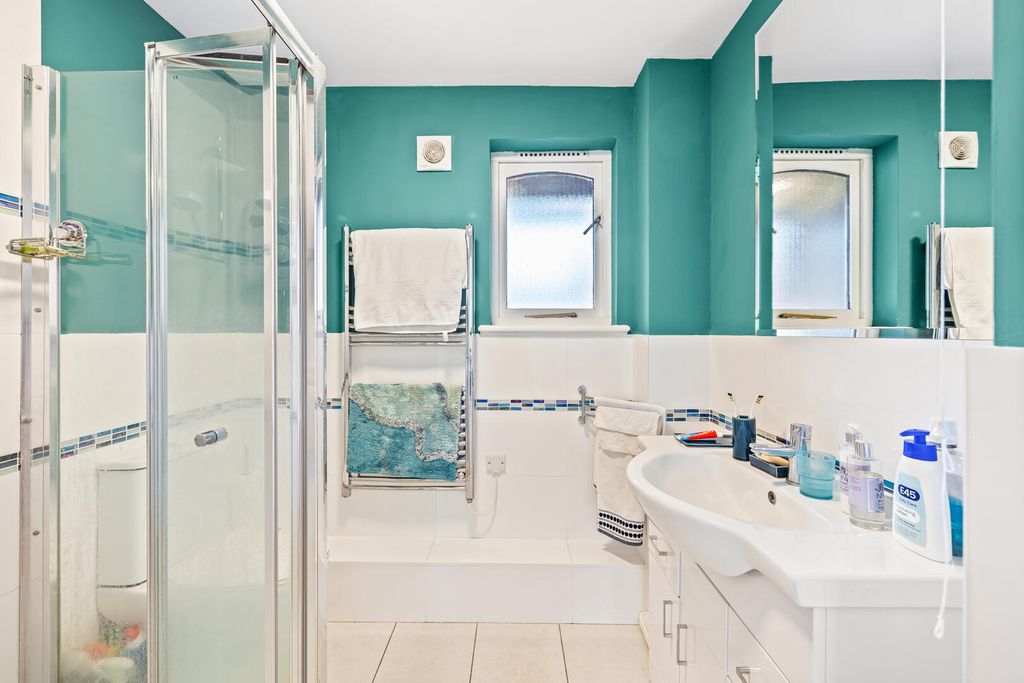 Property photo 3 of 14 Bathroom