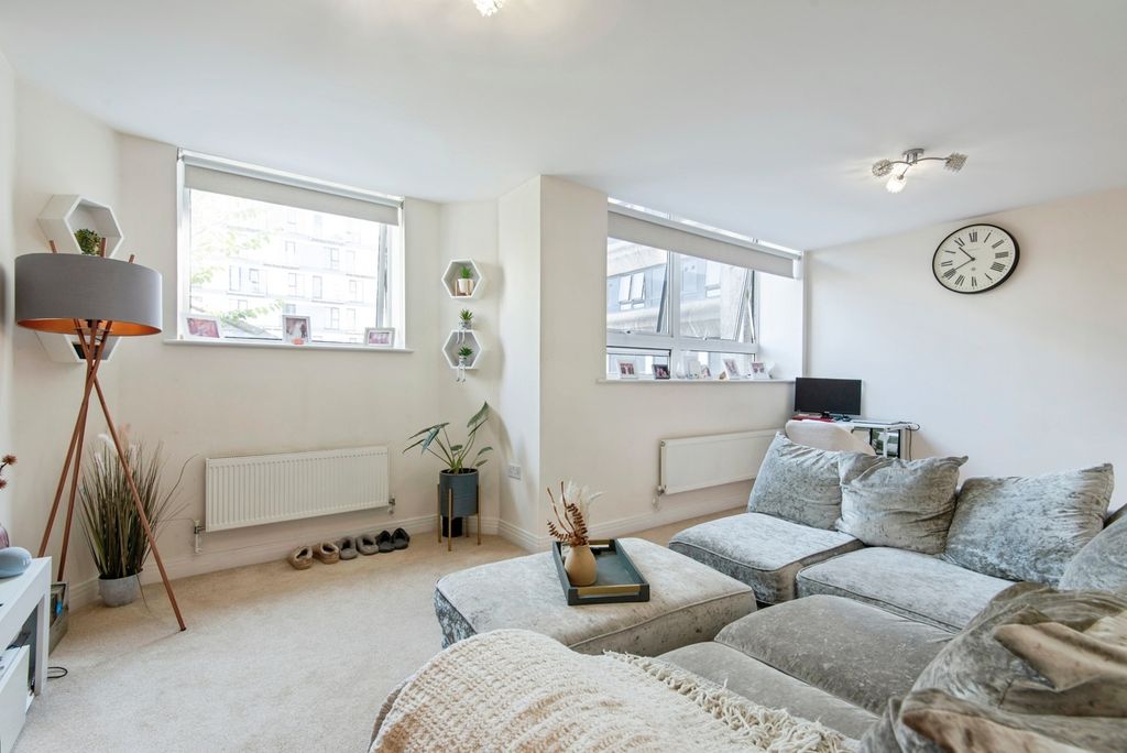Property photo 3 of 20 Pbox-Img.Jpg
