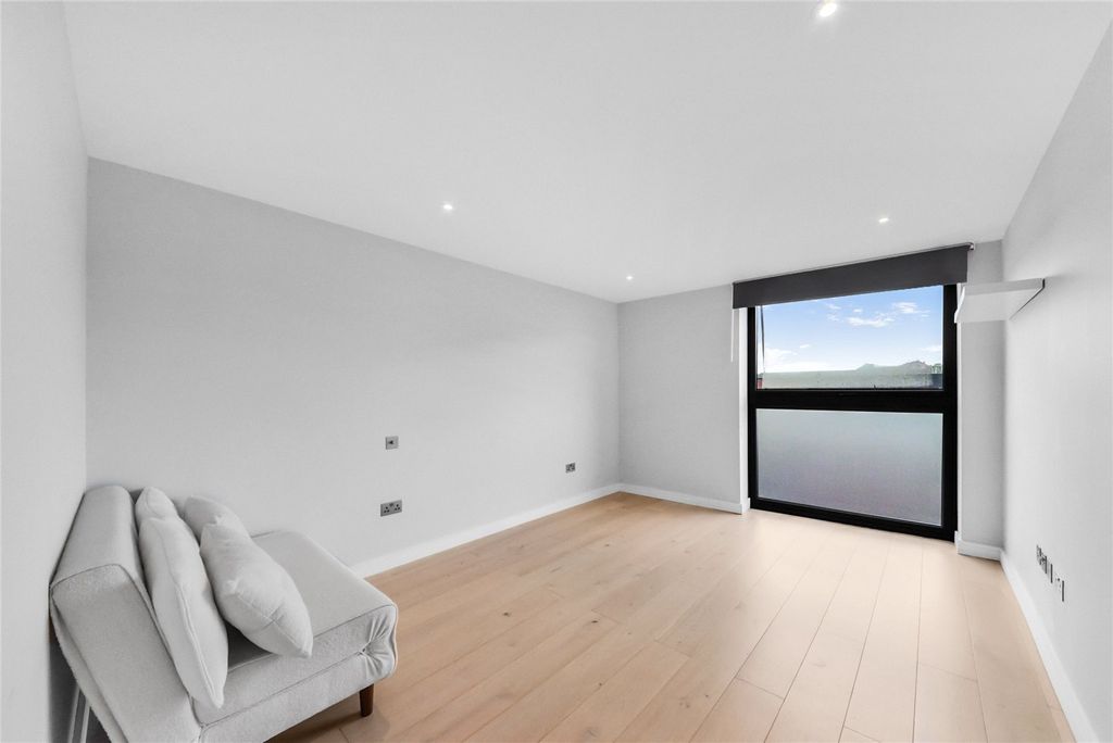 Property photo 3 of 7 Picture No. 10