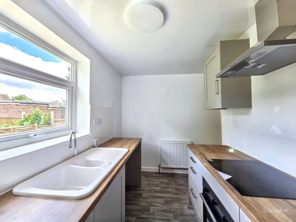 Property photo 2 of 11 105 Ivyfield Road, Birmingham, West Midlands B23 7Hr