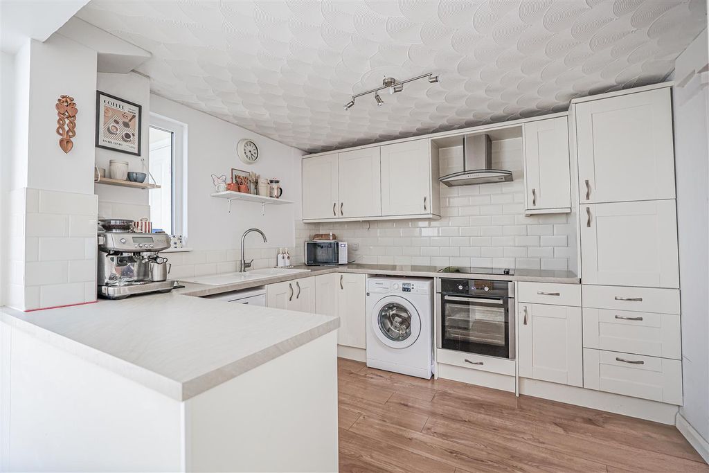 Property photo 2 of 25 980A1280-1.Png