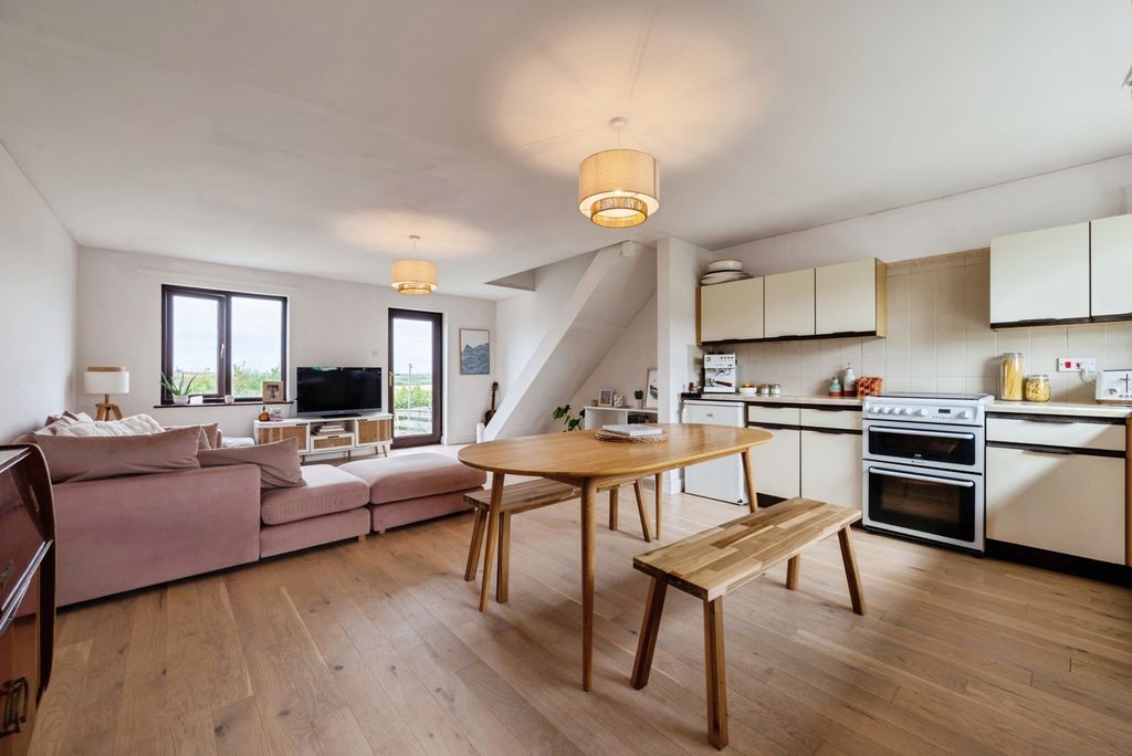 Property photo 3 of 19 Pbox-Img.Jpg