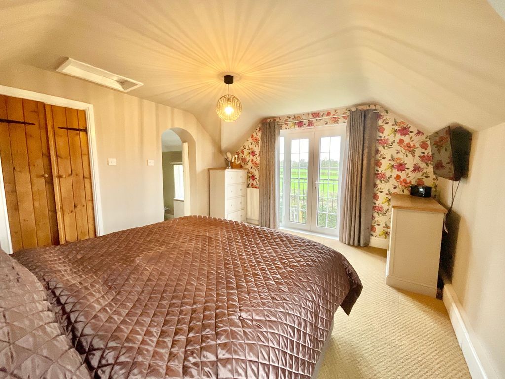 Property photo 3 of 35