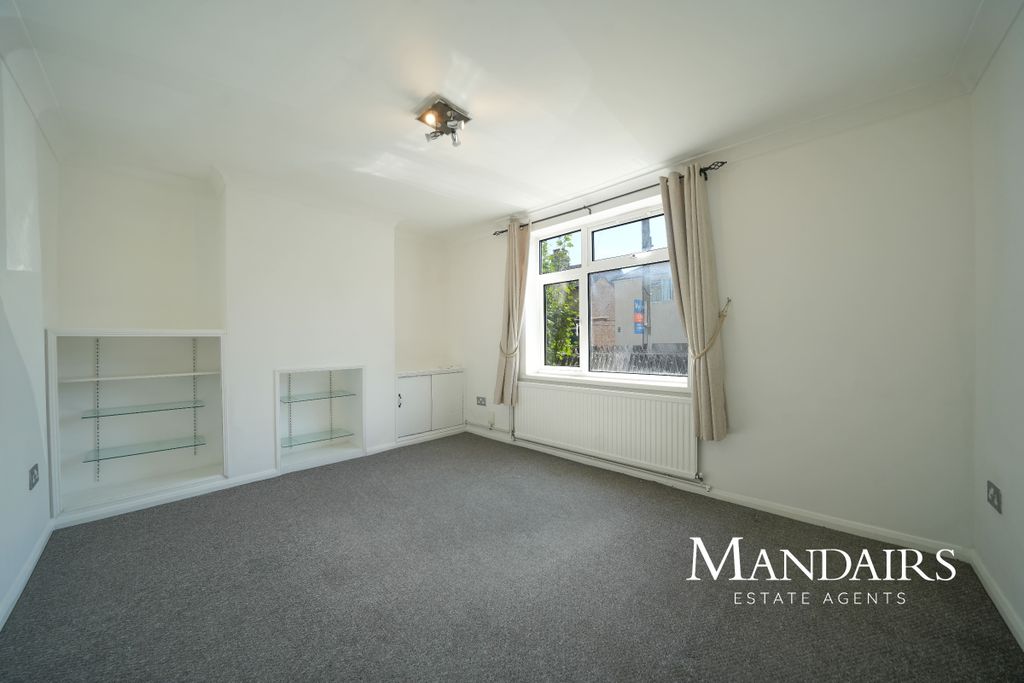 Property photo 2 of 25
