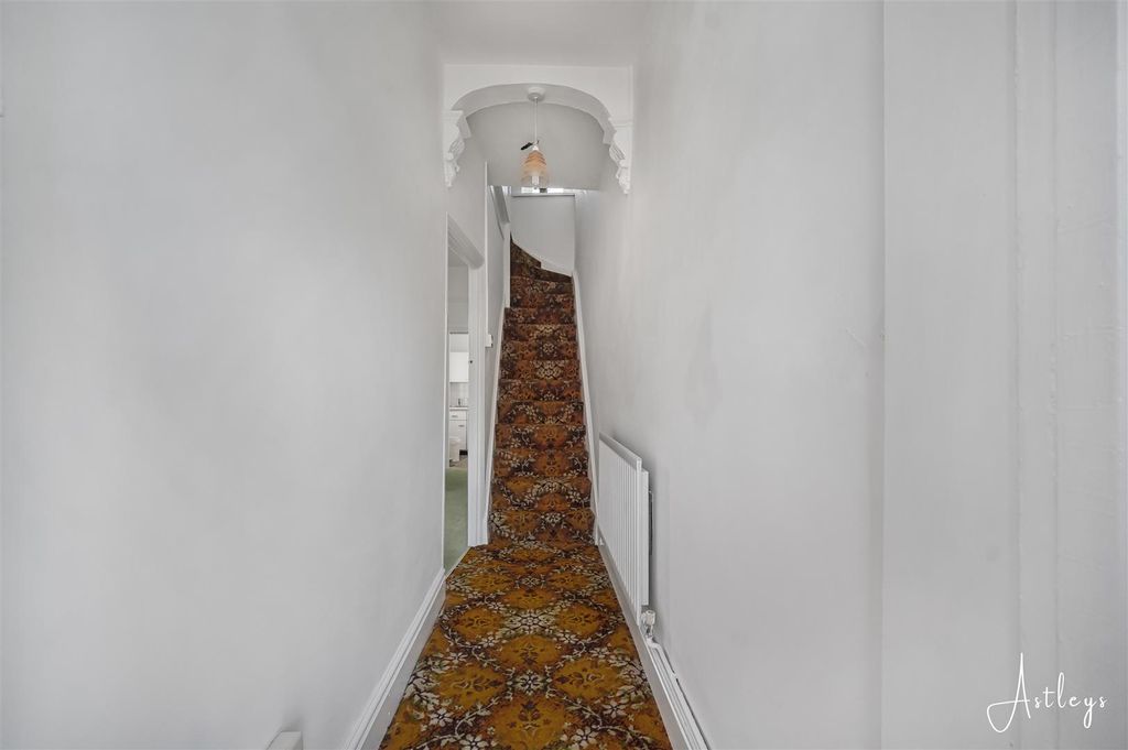 Property photo 2 of 16 Hallway