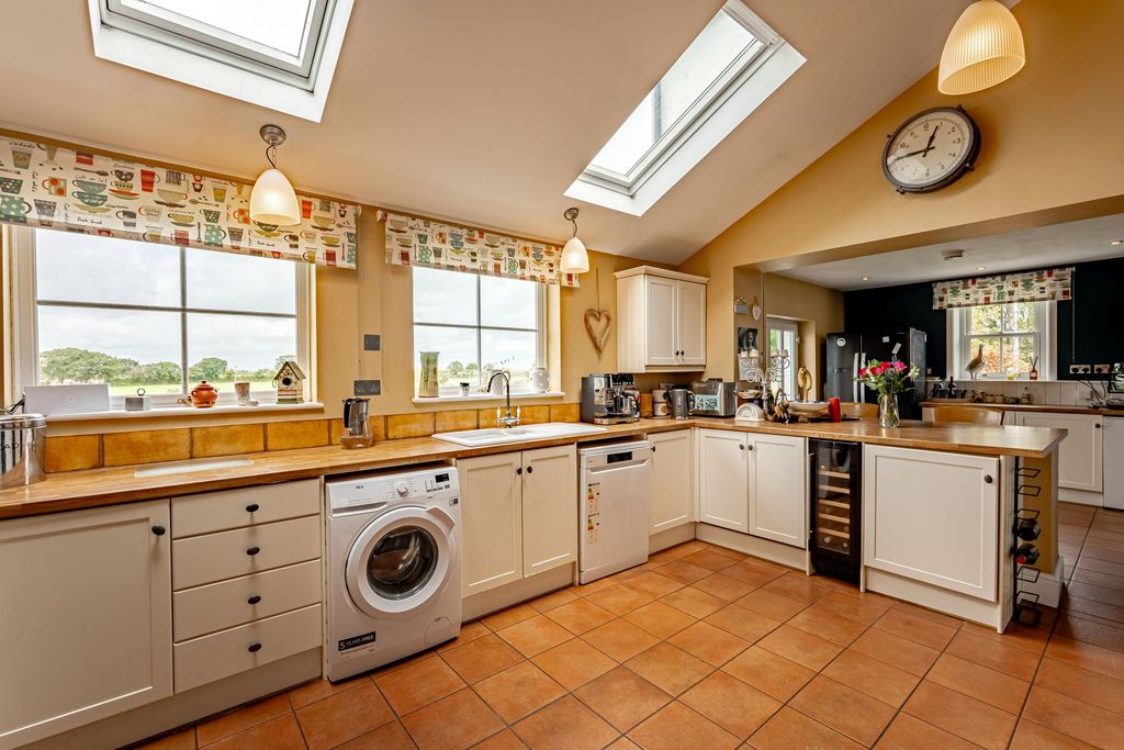 Property photo 2 of 42