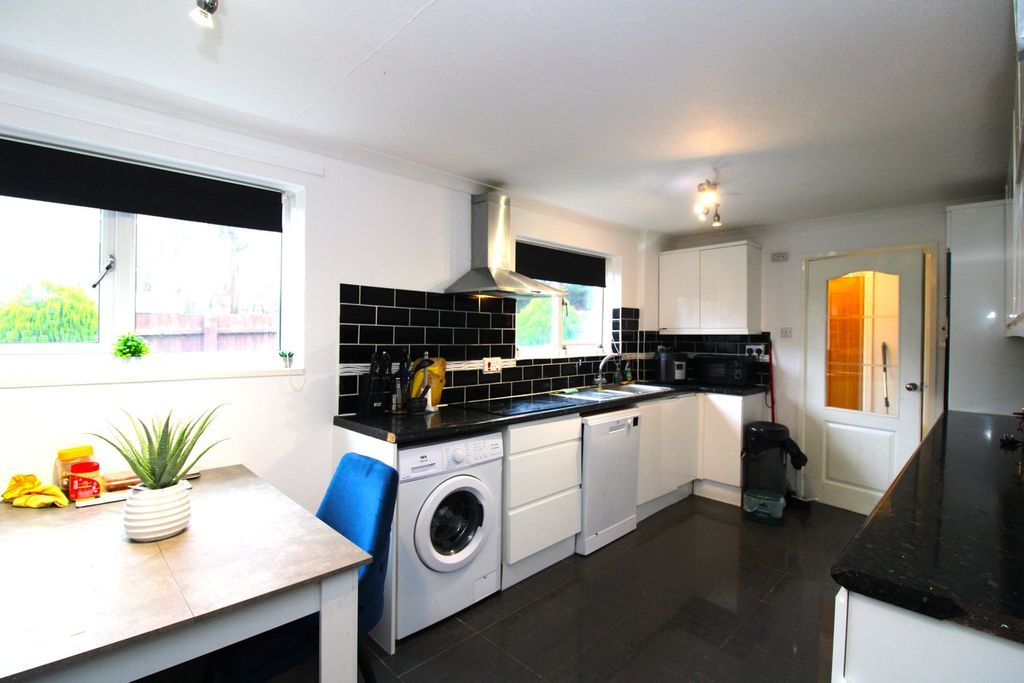 Property photo 2 of 11 Kitchen/Diner