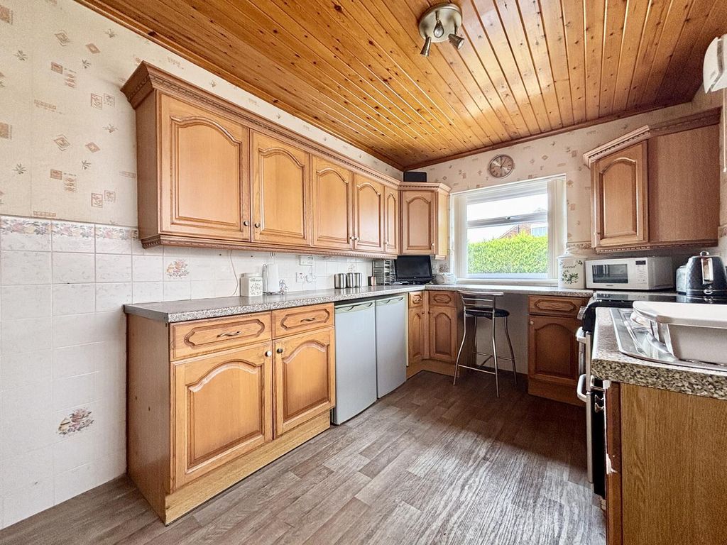 Property photo 3 of 15 Kitchen