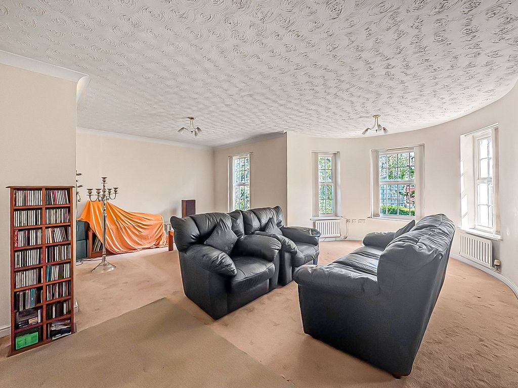 Property photo 3 of 12