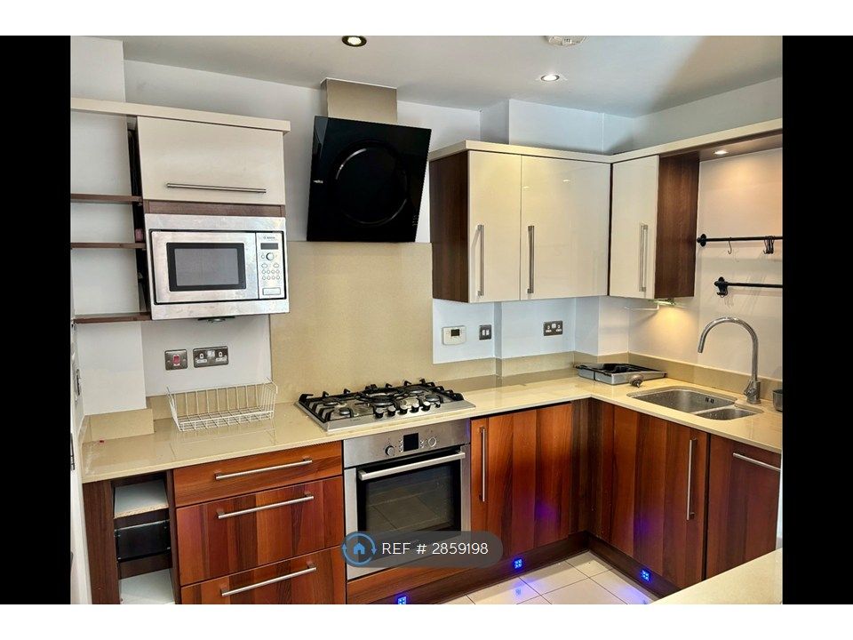 Property photo 3 of 12 Kitchen