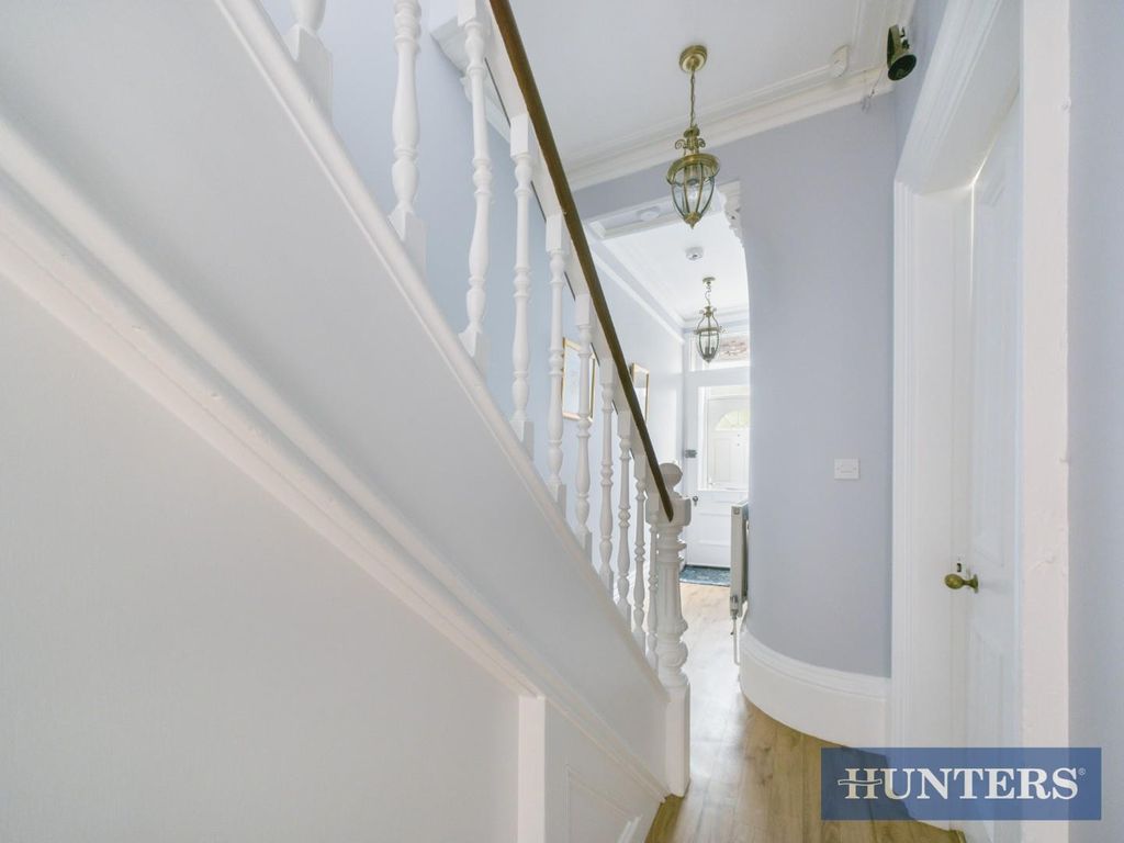 Property photo 3 of 23 Entrance Hall Alt