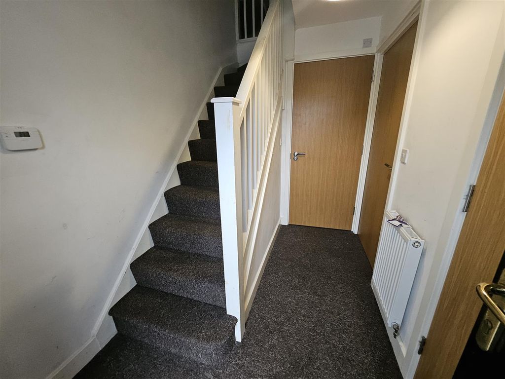 Property photo 2 of 10 Entrance Hallway