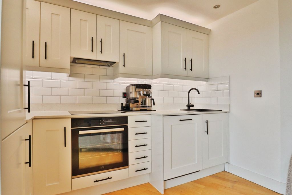 Property photo 2 of 14 Kitchen
