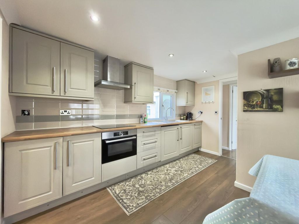 Property photo 3 of 11 Kitchen/Diner