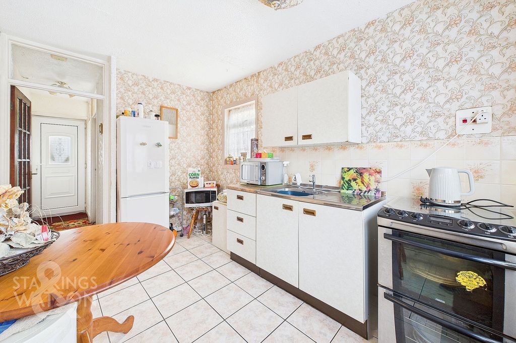 Property photo 2 of 18