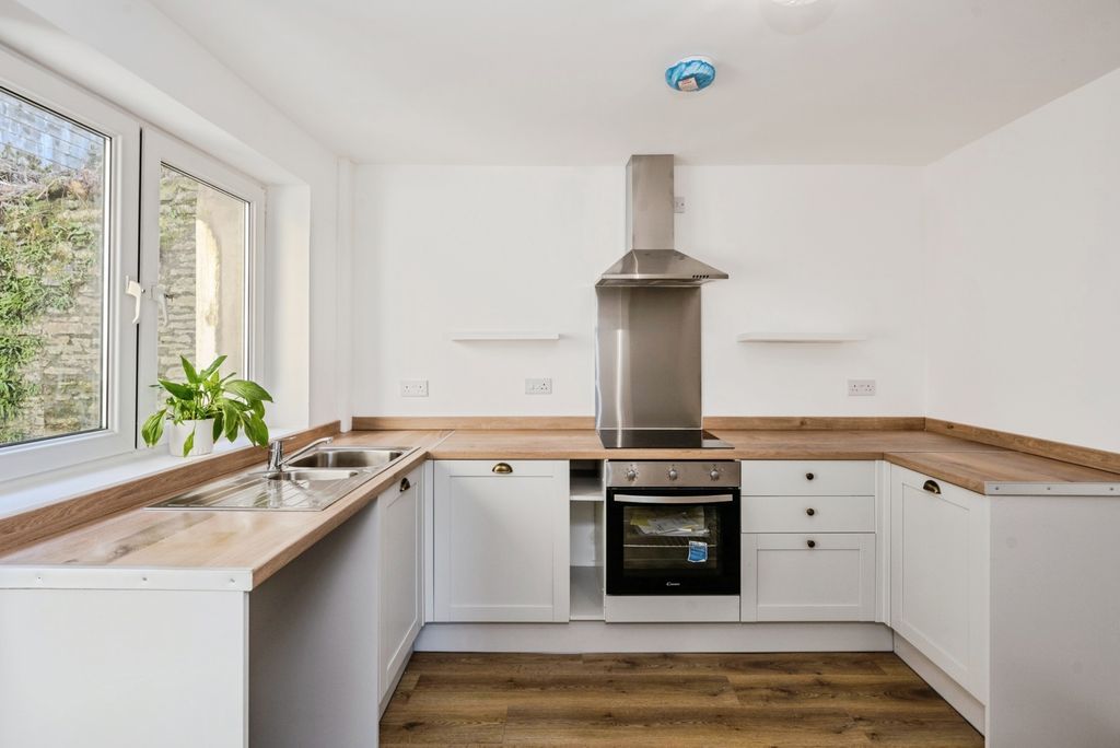 Property photo 2 of 17 Photo