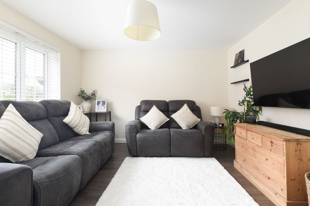 Property photo 3 of 19 48990513