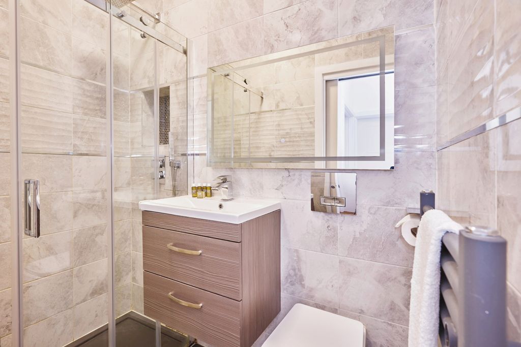 Property photo 3 of 5 3
