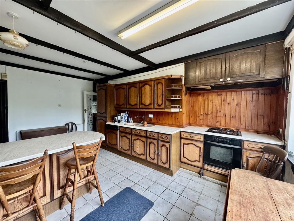 Property photo 3 of 26 Kitchen