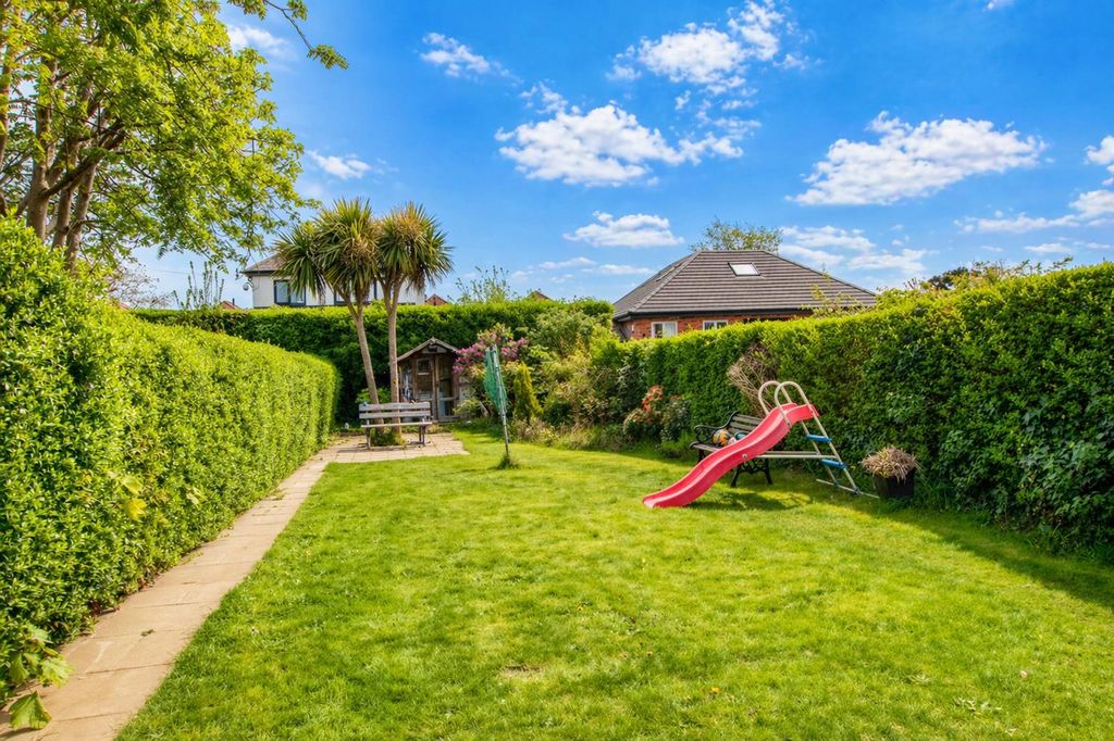 Property photo 2 of 18 026Aab06-1271-4E24-Ae3c-Cccda55244B9.Png