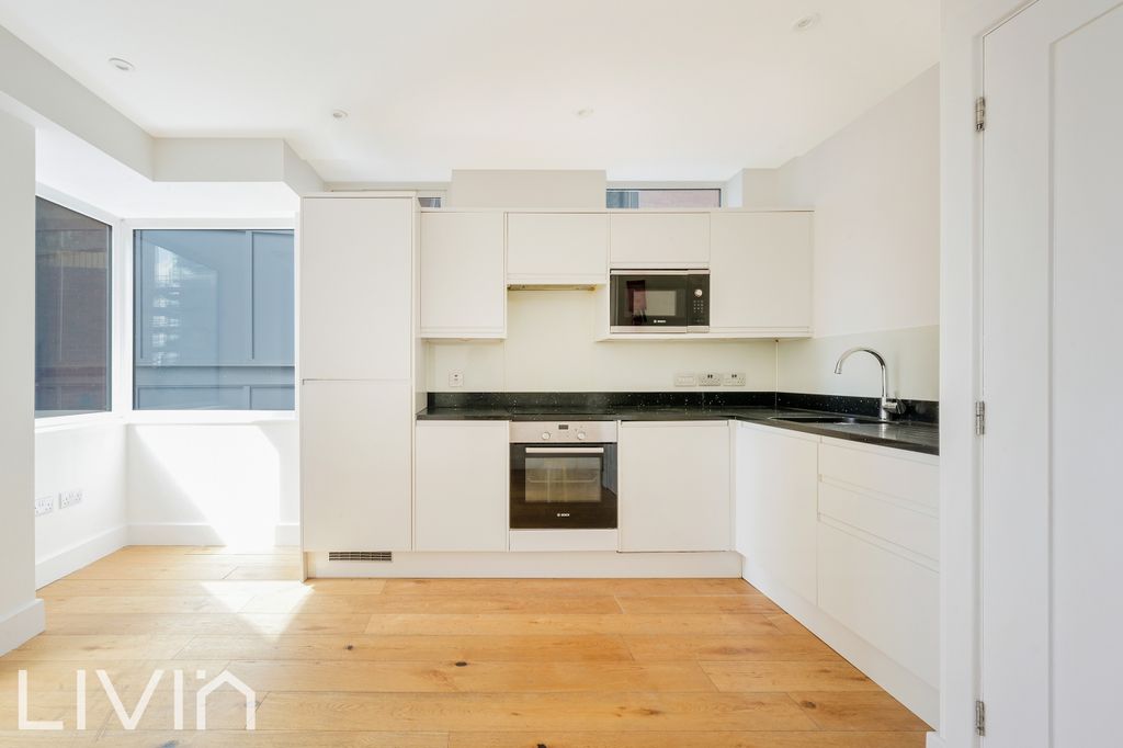 Property photo 2 of 8 Green Dragon Housr, 38-4