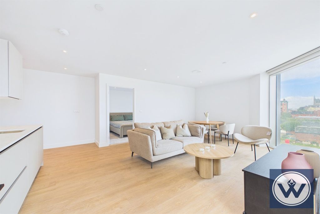 Property photo 1 of 13 (Main)