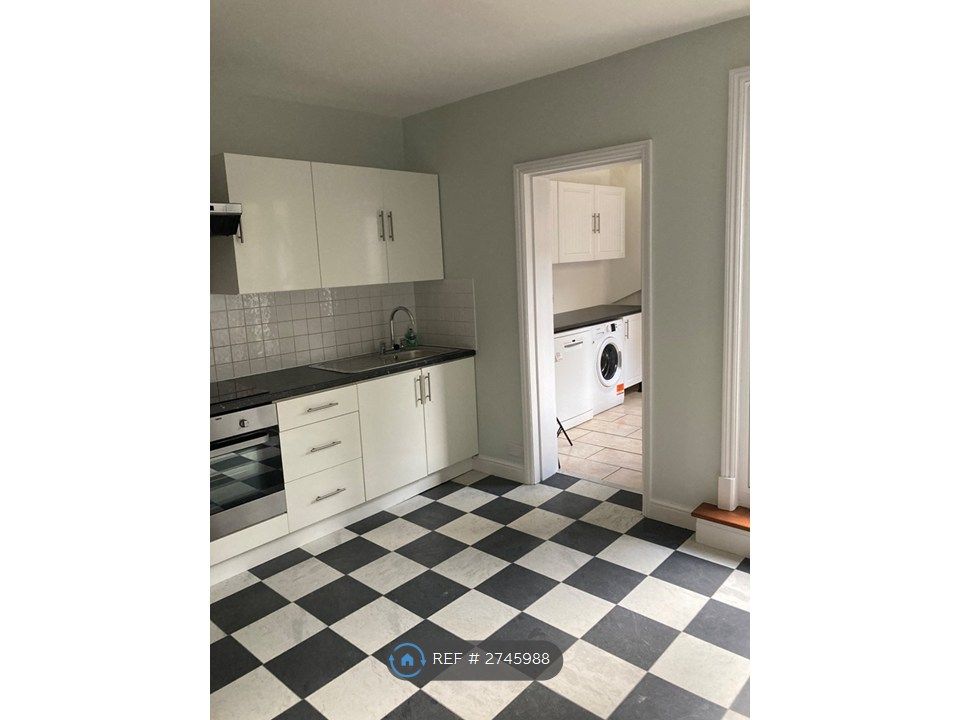 Property photo 2 of 14 Kitchen