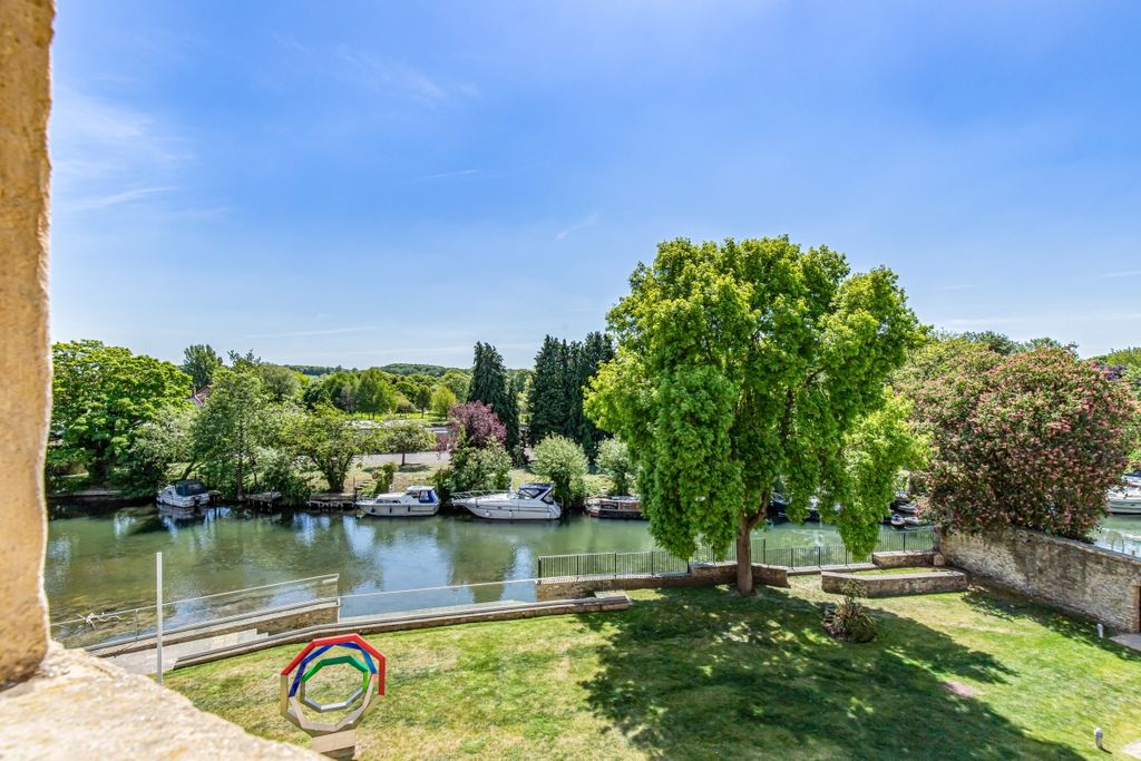 Property photo 1 of 8 129518