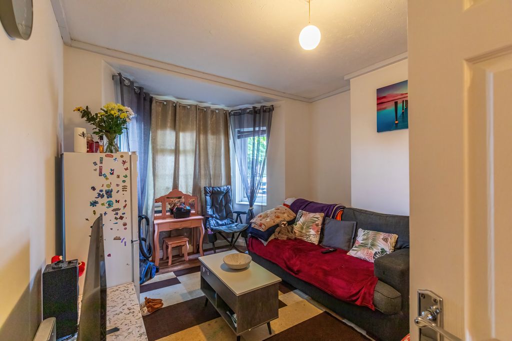 Property photo 2 of 18