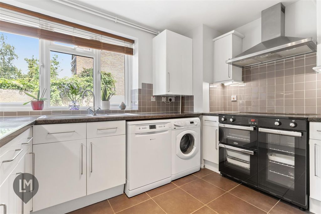 Property photo 3 of 7 Kitchen