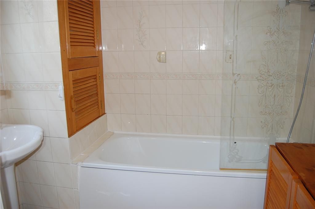 Property photo 2 of 8 Bathroom