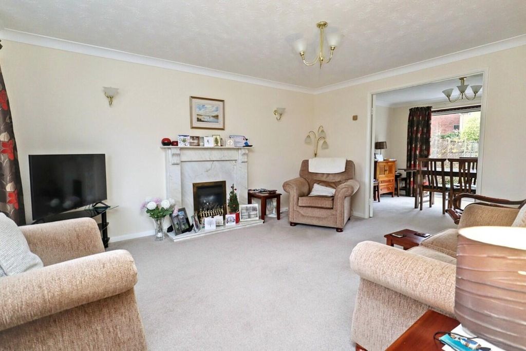 Property photo 2 of 27 Living Room