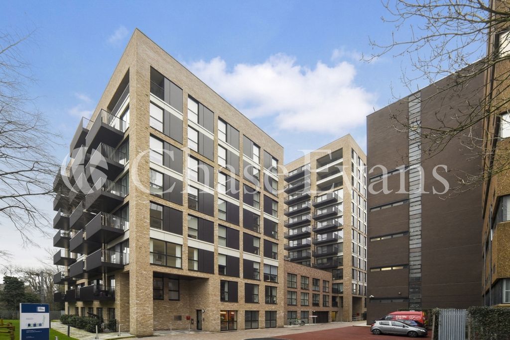 Property photo 1 of 6 Dundee House, West E