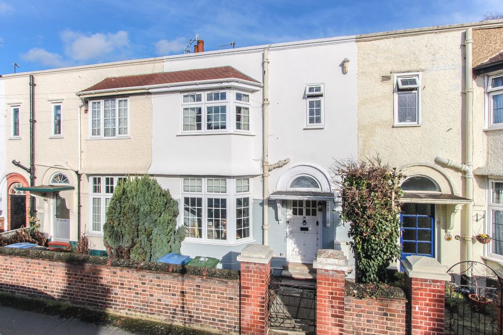 Property photo 1 of 10 Photo 10