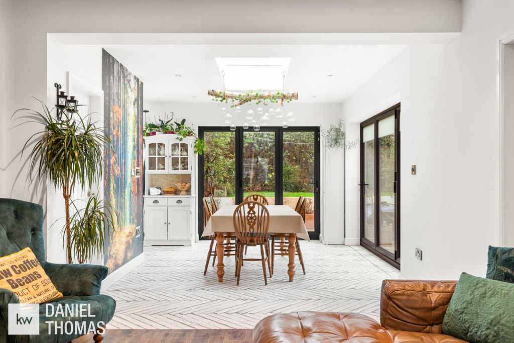 Property photo 2 of 30