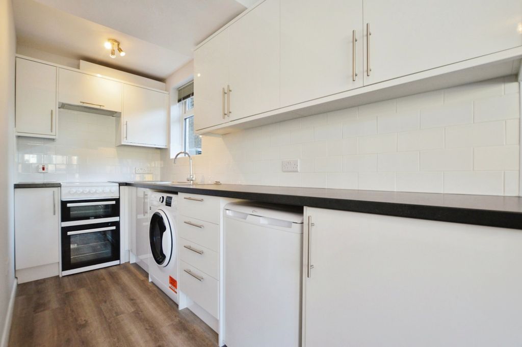 Property photo 2 of 9 Kitchen