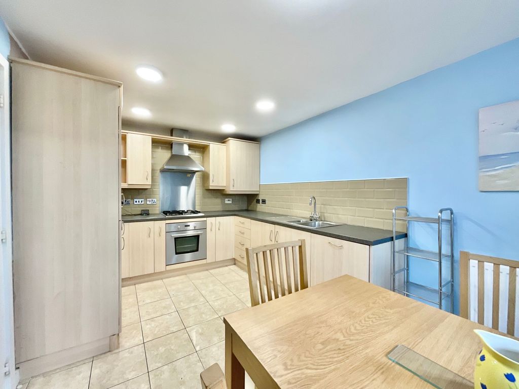 Property photo 3 of 24