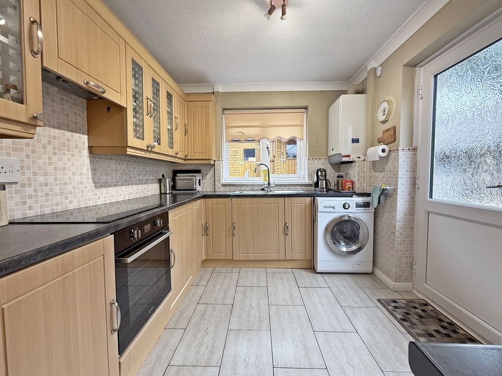 Property photo 3 of 22 Kitchen