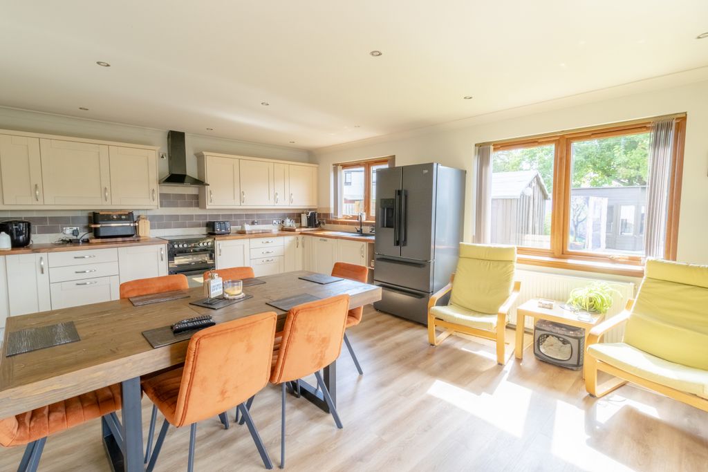 Property photo 2 of 27 Open Plan Family Dining Kitchen