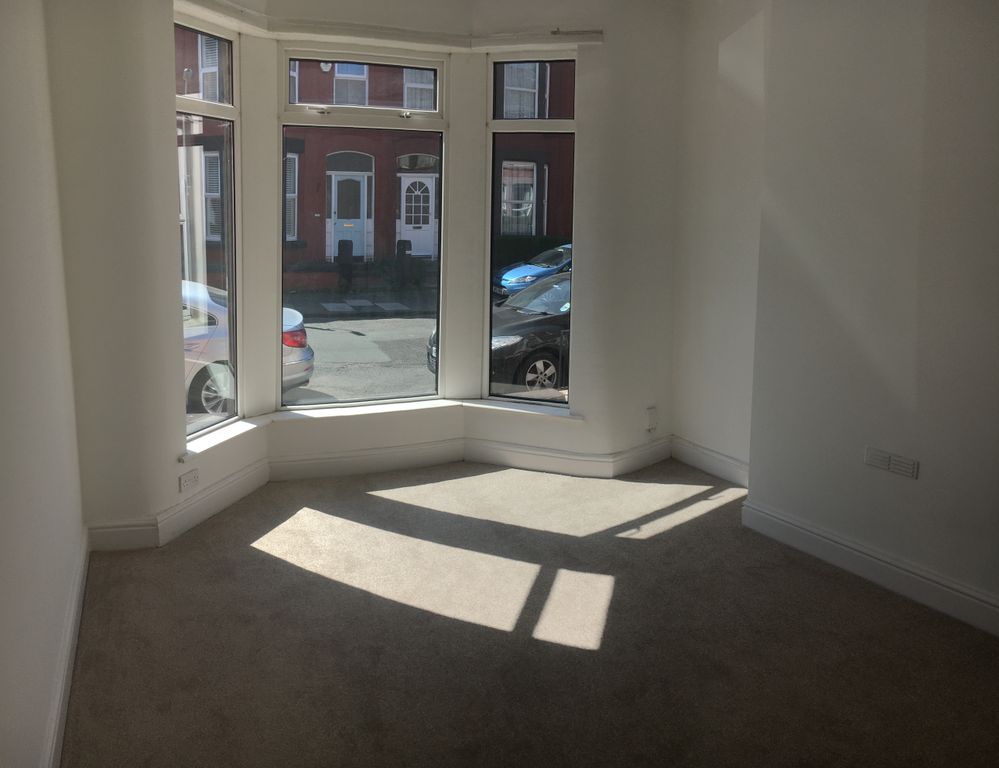 Property photo 3 of 17 Living Room