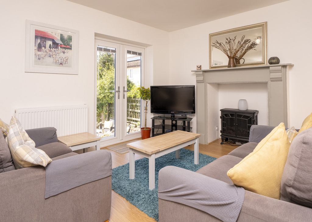 Property photo 2 of 33