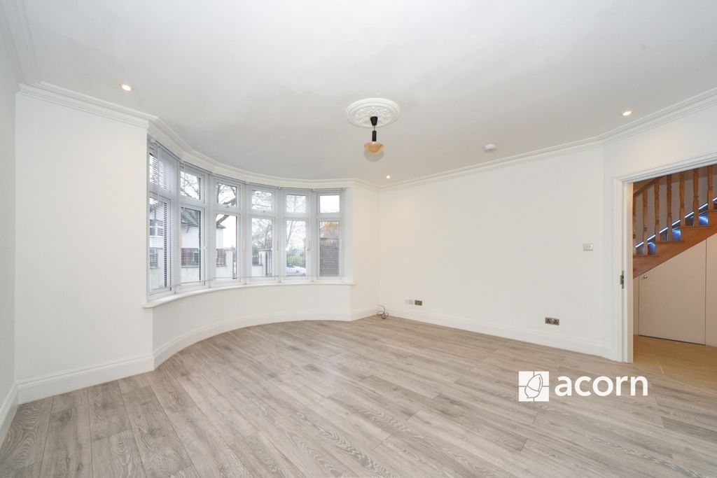 Property photo 3 of 10 Bcfc9611-23d1-F01...