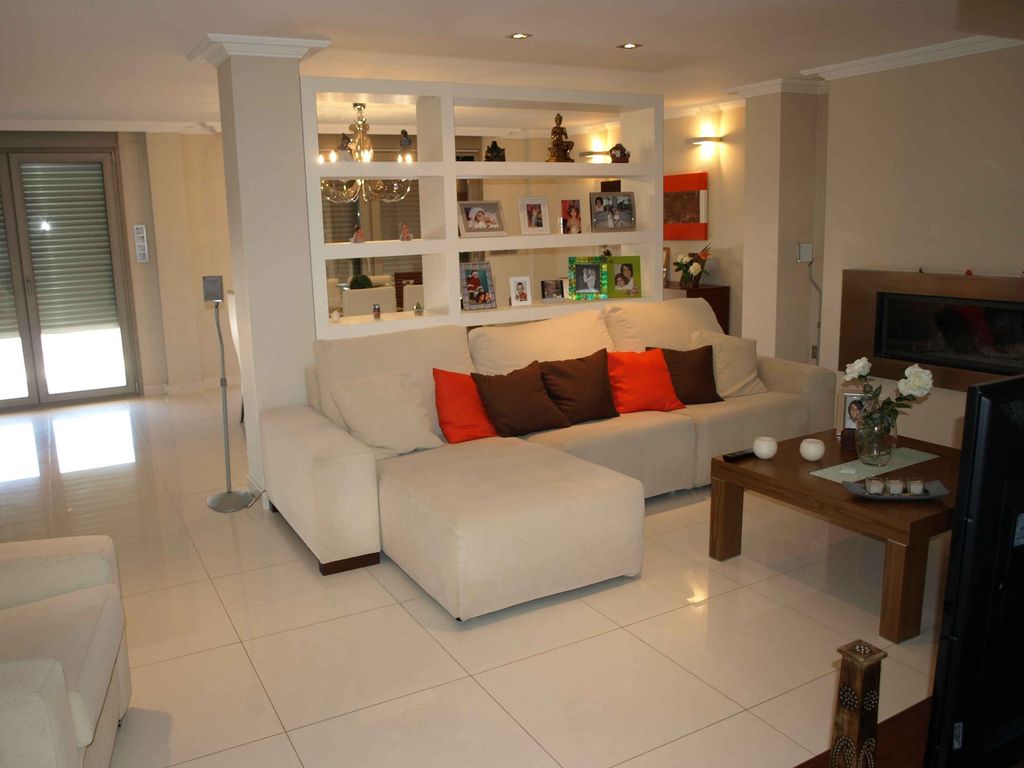 Property photo 2 of 50