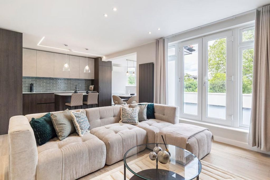 Property photo 1 of 41 Living Room