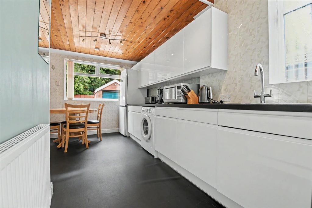Property photo 3 of 29 Kitchen Diner