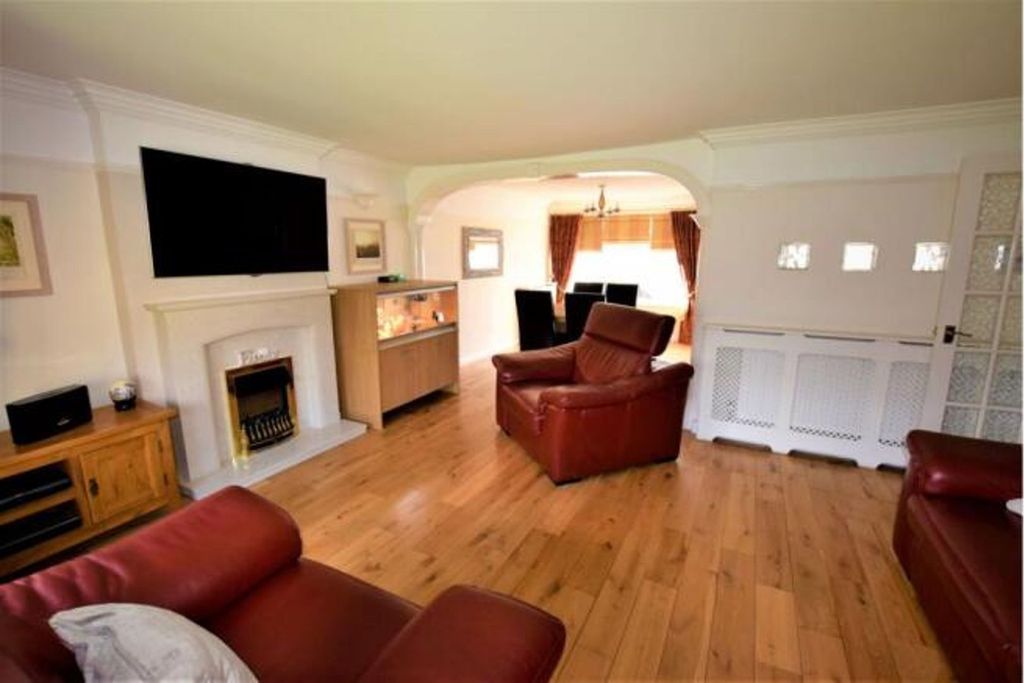 Property photo 3 of 9 Living / Dining Room